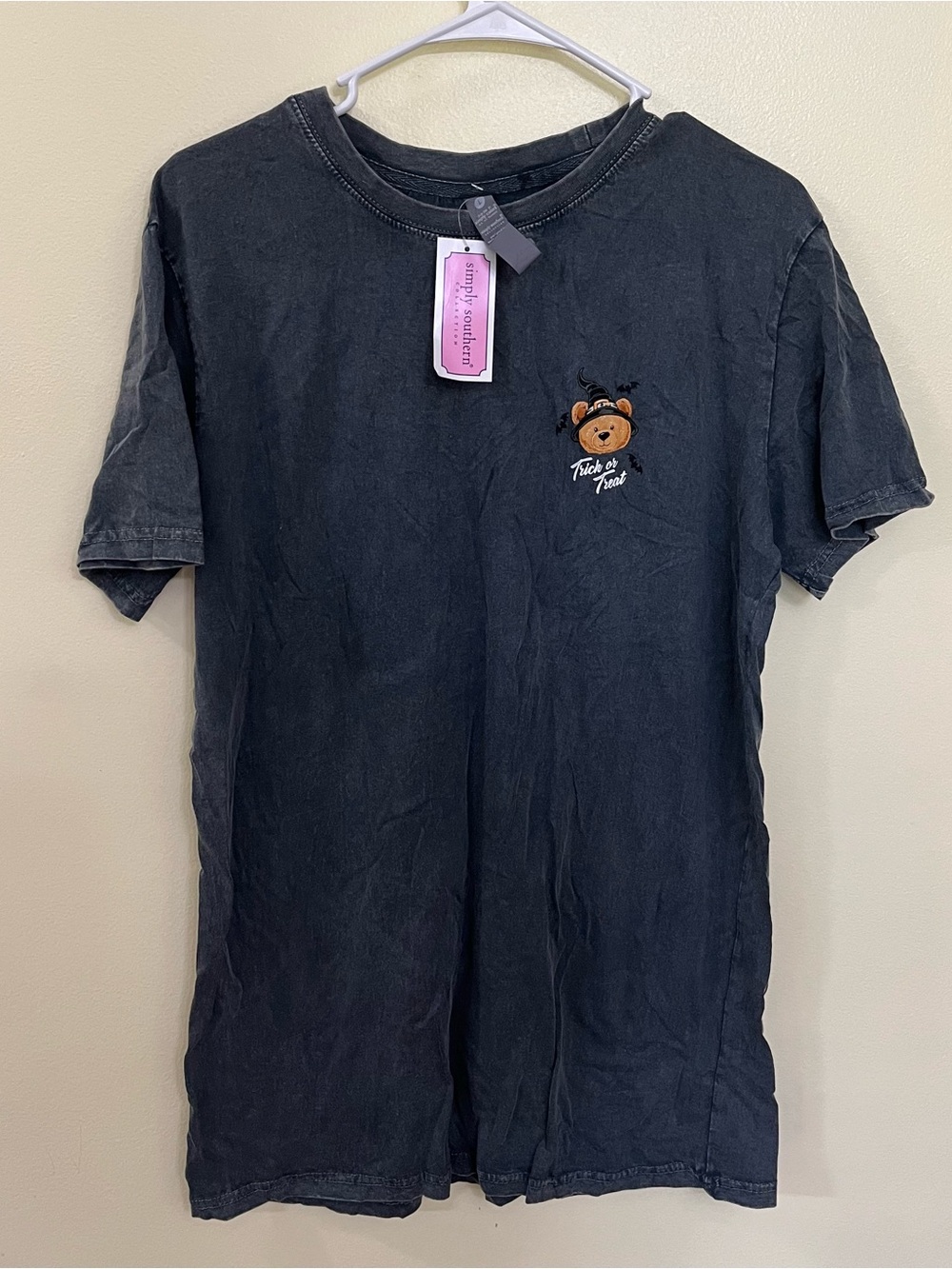 NWT Simply Southern Short Sleeve T-Shirt Size Large Available Halloween - Picture 2 of 6